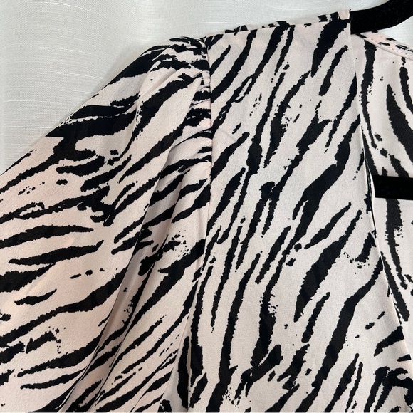 DNT zebra print long sleeve wrap blouse - Picture 7 of 10